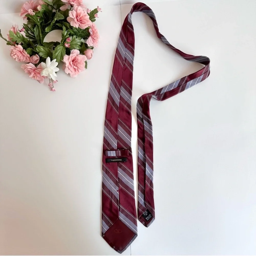 VALENTINO Made in Italy Burgundy Silk Blue-White Striped Necktie
